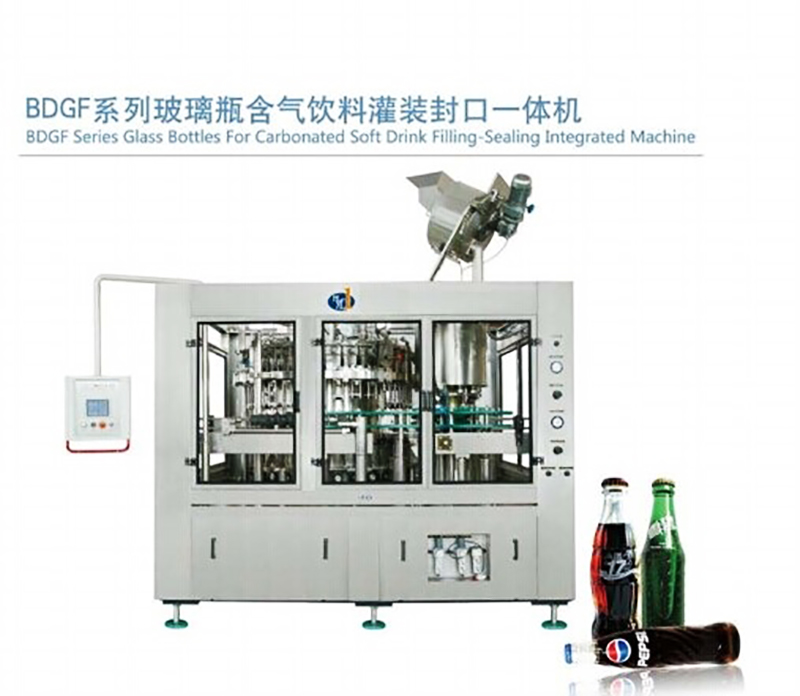 Gas containing beverage filling machine