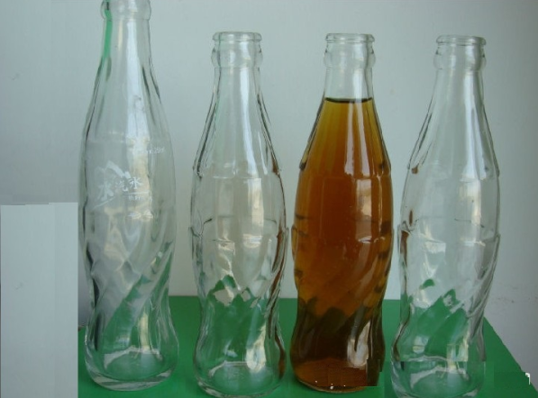 Why use glass bottles instead of plastic bottles for beer bottles?